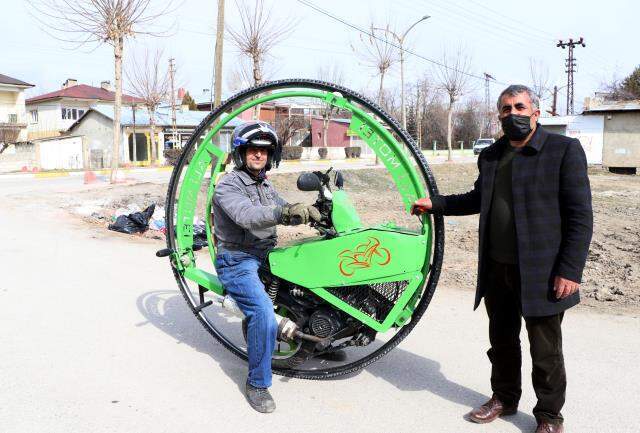 Tek tekerlekli motosiklet yaptı, gören hayran kaldı Tek tekerlekli motosiklet yaptı, gören hayran kaldı
