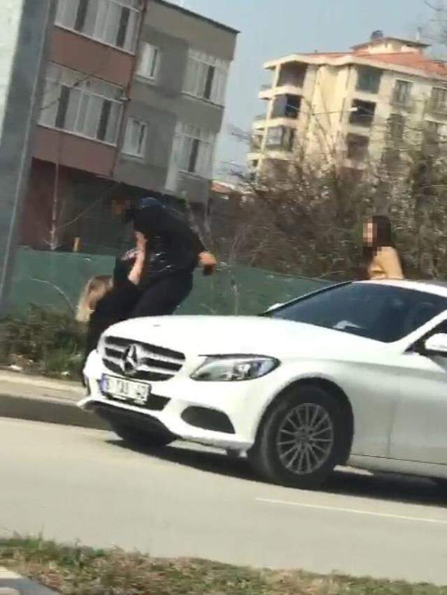 Kız arkadaşını saçından tutup yerde sürükleyen sevgili serbest bırakıldı Kız arkadaşını saçından tutup yerde sürükleyen sevgili serbest bırakıldı
