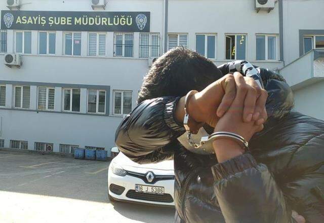 Yine aynı rezillik! Sokak ortasında kadına şiddet kamerada Yine aynı rezillik! Sokak ortasında kadına şiddet kamerada