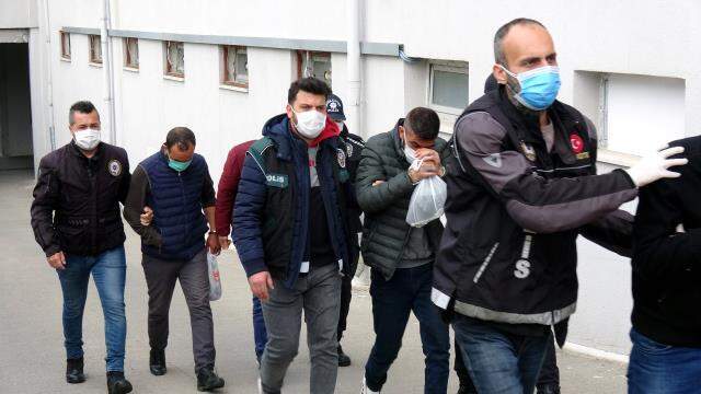 Çalıştığı hastanenin önünde uyuşturucu satan güvenlik görevlisi yakalandı Çalıştığı hastanenin önünde uyuşturucu satan güvenlik görevlisi yakalandı