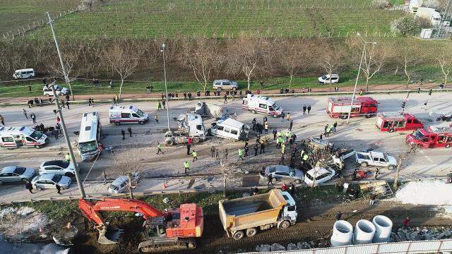 22 aracı biçen tır şoförünün ifadesi ortaya çıktı: Frenlerin boşaldığını fark ettim, selektör yakarak kornaya bastım 22 aracı biçen tır şoförünün ifadesi ortaya çıktı: Frenlerin boşaldığını fark ettim, selektör yakarak kornaya bastım