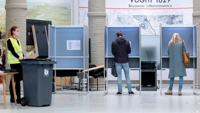 Hollanda'daki Müslüman seçmenlere 'oy kullanmayın baskısı'