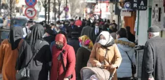 Sivas'ta, 'kısıtlamasız hafta sonu' kalabalığı