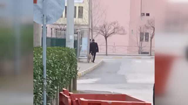 İple bağladığı köpeğe cinsel istismarda bulunmaya çalışan yaşlı adam, gençler tarafından darbedildi İple bağladığı köpeğe cinsel istismarda bulunmaya çalışan yaşlı adam, gençler tarafından darbedildi