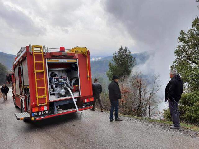 Kaçak kullandığı elektriğin kesilmesine sinirlenip evini yaktı Kaçak kullandığı elektriğin kesilmesine sinirlenip evini yaktı