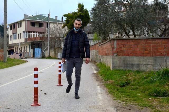 Arsasından usulsüz yol geçen vatandaş, dubalarla nöbet tutmaya başladı