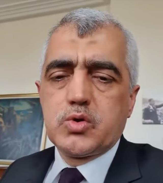 Milletvekilliği düşürülen HDP'li Ömer Faruk Gergerlioğlu, Meclis'te sabahladı: Demokrasi için nöbetteyiz