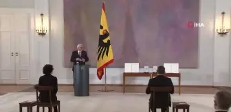 Almanya Cumhurbaşkanı'ndan, Uğur Şahin ve Özlem Türeci'ye Liyakat NişanıAlmanya Cumhurbaşkanı Steinmeier: 'Geliştirdiğiniz bu aşı insanlığa bir...