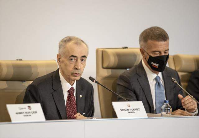 Dört büyük kulüp ile Bankalar Birliği ile 7+2 yıllık anlaşma imzaladı Dört büyük kulüp ile Bankalar Birliği ile 7+2 yıllık anlaşma imzaladı