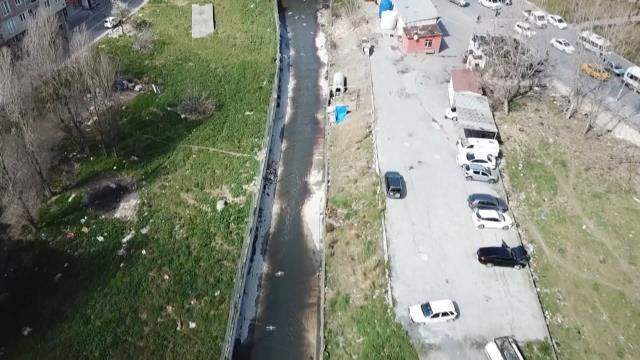 İstanbulluları korkutan kirlilik! Gökkuşağına dönen dere her gün farklı renkte akıyor İstanbulluları korkutan kirlilik! Gökkuşağına dönen dere her gün farklı renkte akıyor