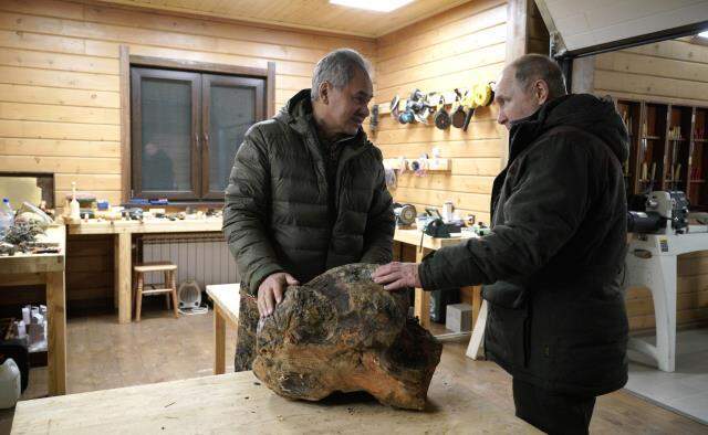 Putin, hafta sonu tatili için Savunma Bakanı ile Sibirya'ya gitti