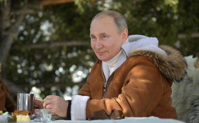 Putin, hafta sonu tatili için Savunma Bakanı ile Sibirya'ya gitti