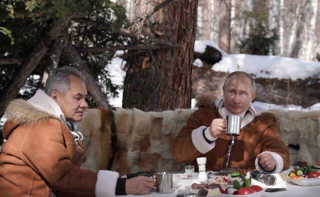 Putin, hafta sonu tatili için Savunma Bakanı ile Sibirya'ya gitti