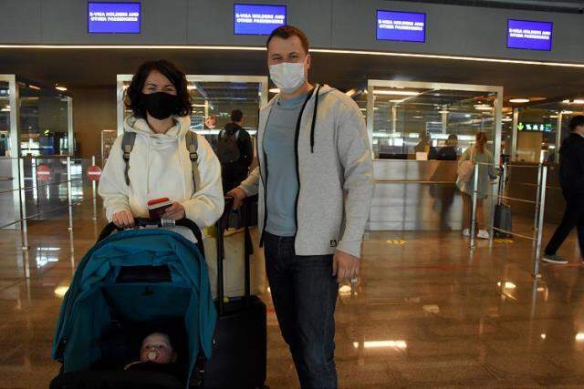 Rus turist kafilesini taşıyan ilk uçak Türkiye'ye indi Rus turist kafilesini taşıyan ilk uçak Türkiye'ye indi