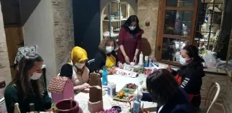 Atık malzemeleri sanat eserlerine dönüştürüyorlar