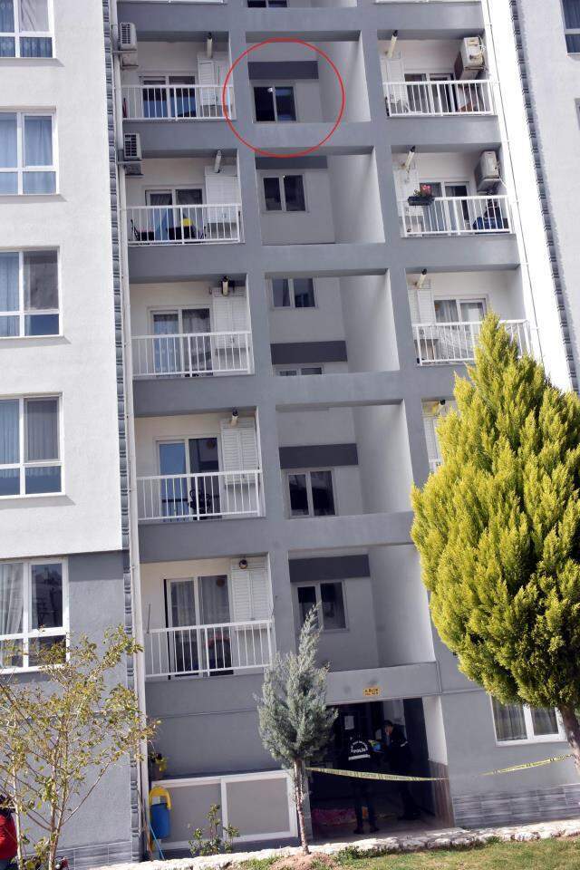 Doç. Dr. İbrahim Gündoğan yaşadığı apartmanın 6'ıncı katından düşerek hayatını kaybetti