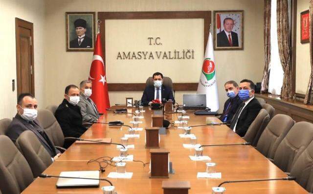 Doğum günü kutlaması için bir araya gelen 13 kişi koronavirüse yakalandı Doğum günü kutlaması için bir araya gelen 13 kişi koronavirüse yakalandı