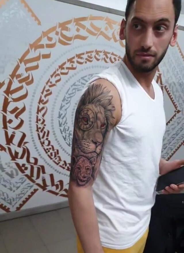 Milli yıldız yine G.Saray'a yeşil ışık yaktı! Aslan dövmesi detayı dikkat çekti