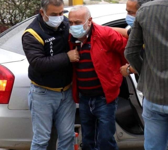 Eşini öldüren katil zanlısın adliye önünde tezahüratlarla karşıladılar: Adamın kralısın