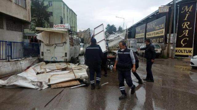 Esnaf ile zabıta arasında sopalı demirli kavga! 3 memur yaralandı Esnaf ile zabıta arasında sopalı demirli kavga! 3 memur yaralandı