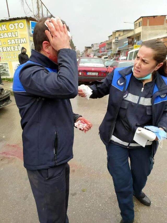 Esnaf ile zabıta arasında sopalı demirli kavga! 3 memur yaralandı Esnaf ile zabıta arasında sopalı demirli kavga! 3 memur yaralandı