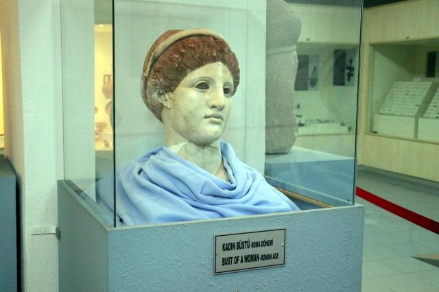 Bolu'da sergilenen 2 bin yıllık heykel başının 'Tanrıça Artemis'e ait olduğu tespit edildi