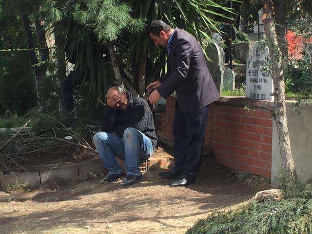 Yaşadığı acıya dayanamayan genç, bir gün önce hayatını kaybeden annesinin mezarı başında intihar etti Yaşadığı acıya dayanamayan genç, bir gün önce hayatını kaybeden annesinin mezarı başında intihar etti