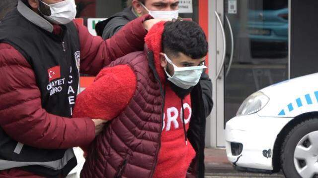 Engelli genci öldüresiye döven 'Delikanlı' Fırat durmuyor! Aranırken kavgada yakalandı Engelli genci öldüresiye döven 'Delikanlı' Fırat durmuyor! Aranırken kavgada yakalandı