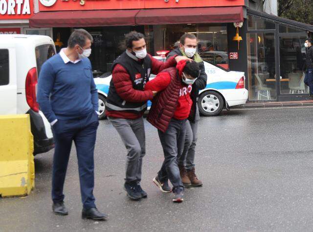 Engelli genci öldüresiye döven zanlı, emniyete böyle getirildi Engelli genci öldüresiye döven zanlı, emniyete böyle getirildi