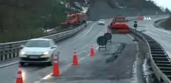 Düzce - Akçakoca karayolunda göçme meydana geldi