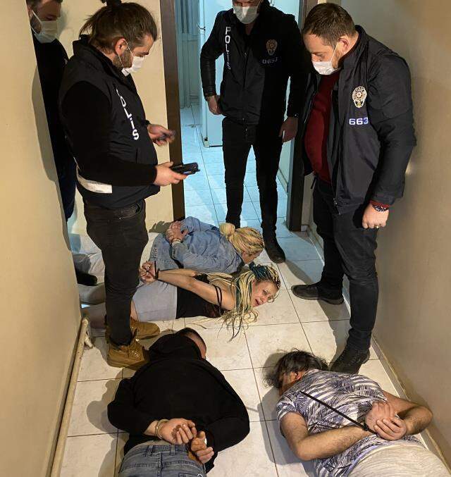 İlişki vaadiyle çağırdıkları kişileri gasp eden çeteye 'Yarasa Kız' operasyonu: 115 gözaltı