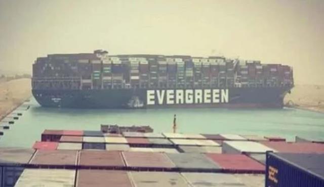 Süveyş Kanalı'ndaki gemi krizi büyüyor! Günlük zarar 8,6 milyar doları buldu, geminin ikiye bölünmesi gündemde