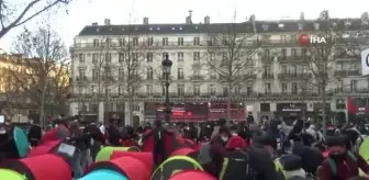 Yüzlerce göçmen, Paris'in ortasına çadır kurdu