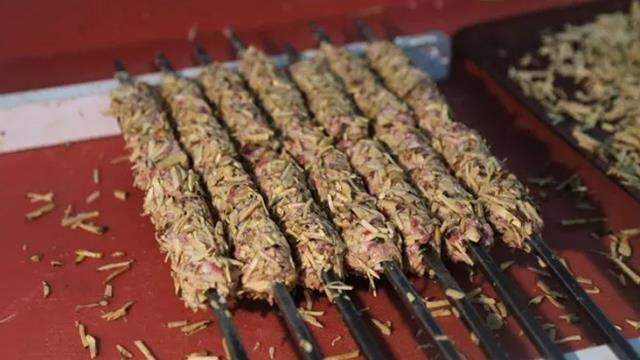 Şanlıurfa'da yalnızca ilkbaharda yetişen ve kebabı yapılan Keme mantarının kilosu 150 liradan satılıyor