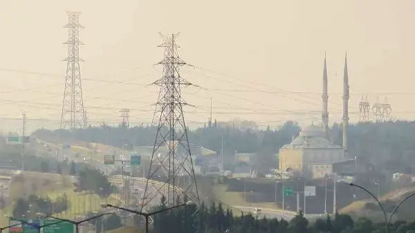 Hava kirliliği İstanbul'daki tarihi yapıları yok ediyor