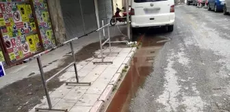 Depodan akan kan ve kötü koku ekipleri alarma geçirdi... 3 ton bozuk et ele geçirildi