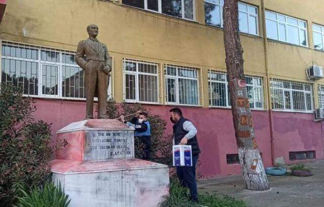 Soylu, 'Türk polisi yakalar' diyerek duyurdu! Atatürk üzerinden provokasyon yapan zanlı yakayı ele verdi Soylu, 'Türk polisi yakalar' diyerek duyurdu! Atatürk üzerinden provokasyon yapan zanlı yakayı ele verdi