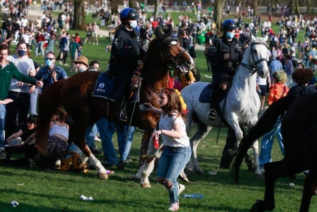 Belçika'da '1 Nisan şakası' kontrolden çıktı, parkta toplanan binlerce kişiye polis müdahale etti