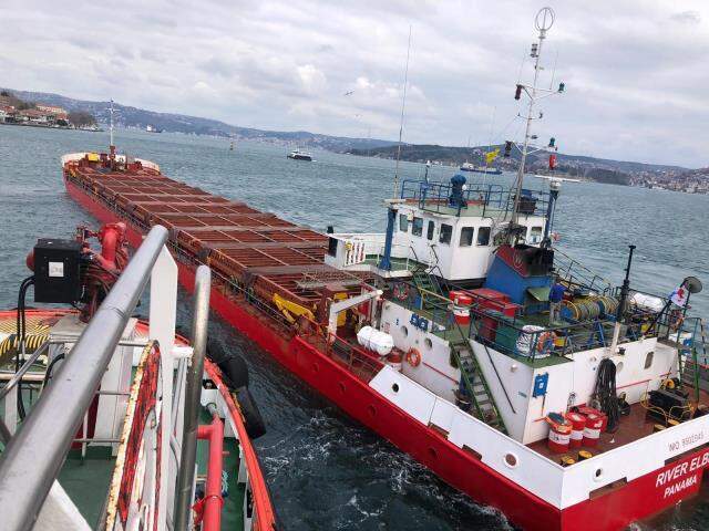 İstanbul Boğazı'nda korkutan arıza! Sürüklenen gemi yürekleri ağıza getirdi İstanbul Boğazı'nda korkutan arıza! Sürüklenen gemi yürekleri ağıza getirdi