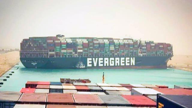 Mısır, Süveyş Kanalı'ndaki krizle ilgili harekete geçti! Geminin sahibi firmadan en az 1 milyar dolar tazminat istiyor