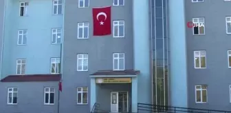 Öğretmenler köy köy dolaşarak öykü anlatıyor