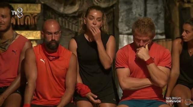 Survivor 2021'de ünlüler takımına eleme şoku! Yarışmaya veda eden ünlü oyuncu gözyaşlarına boğuldu