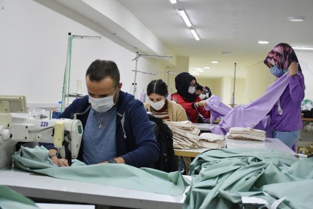 Altınlarını satıp kooperatif kuran kadınlar, şimdi siparişlere yetişemiyor Altınlarını satıp kooperatif kuran kadınlar, şimdi siparişlere yetişemiyor