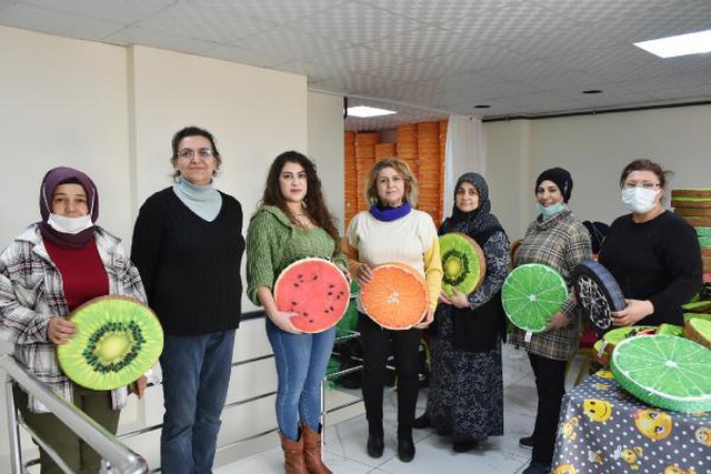 Altınlarını satıp kooperatif kuran kadınlar, şimdi siparişlere yetişemiyor Altınlarını satıp kooperatif kuran kadınlar, şimdi siparişlere yetişemiyor