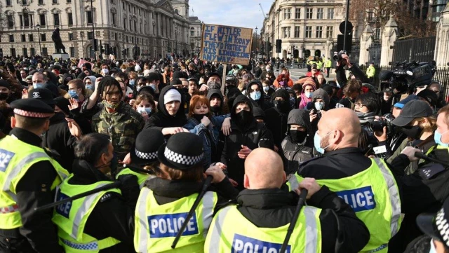 İngiltere'de 'protesto hakkını kısıtlaması' öngörülen yasa tasarısına karşı protesto gösterisi düzenlendi