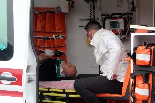 Çarpışan otomobilden yola fırlayıp yaşamını yitirdi, yakınları gözyaşlarına hakim olamadı