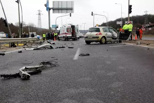 Çarpışan otomobilden yola fırlayıp yaşamını yitirdi, yakınları gözyaşlarına hakim olamadı