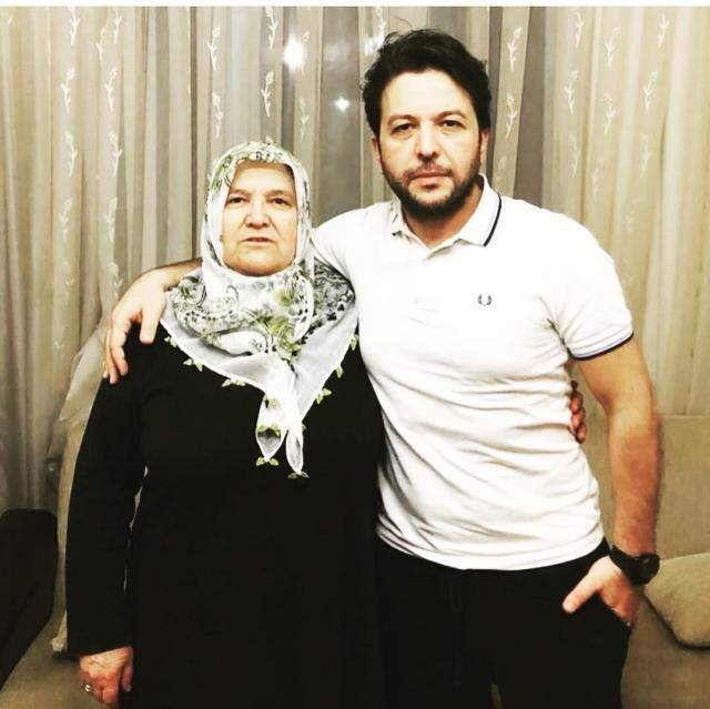 Nihat Doğan, sağlık sorunlarıyla mücadele eden annesinin yanına taşındı Nihat Doğan, sağlık sorunlarıyla mücadele eden annesinin yanına taşındı