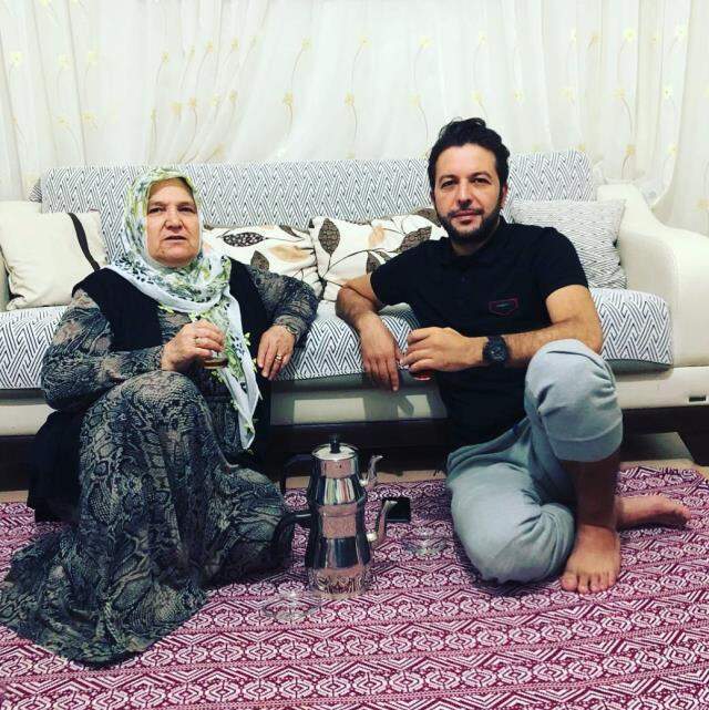Nihat Doğan, sağlık sorunlarıyla mücadele eden annesinin yanına taşındı Nihat Doğan, sağlık sorunlarıyla mücadele eden annesinin yanına taşındı