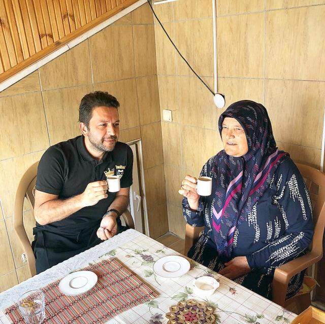 Nihat Doğan, sağlık sorunlarıyla mücadele eden annesinin yanına taşındı Nihat Doğan, sağlık sorunlarıyla mücadele eden annesinin yanına taşındı